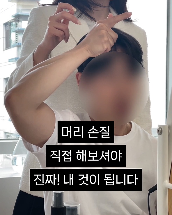 무드오버 헤어 클래스 — 강사 시범 후 남성 고객이 직접 머리 손질을 해보는 모습